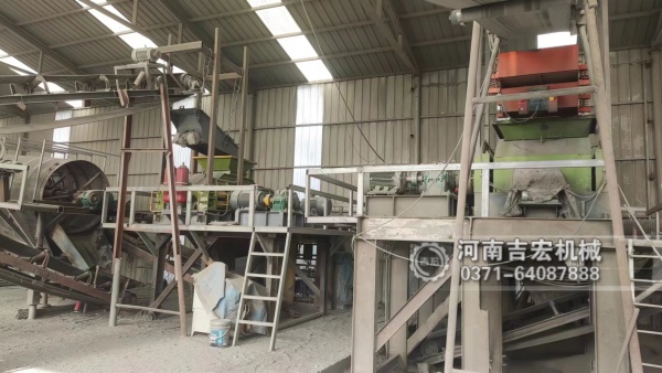 山石破碎制砂機(jī)結(jié)構(gòu)及工作原理簡(jiǎn)介