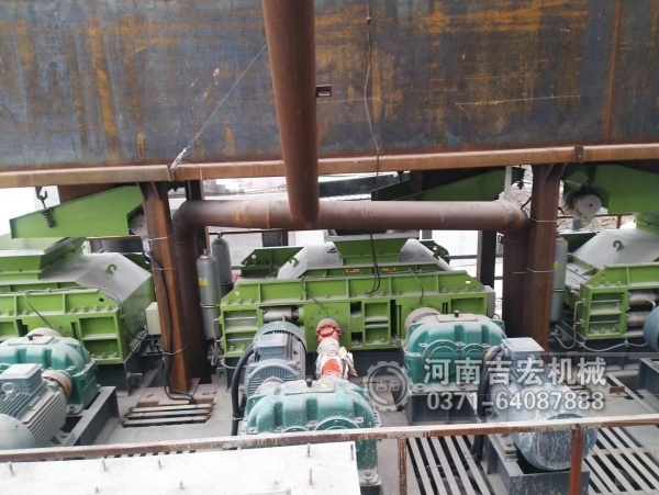 石頭破碎機(jī)沙子設(shè)備為什么推薦液壓對(duì)輥破碎機(jī),原因有哪些？